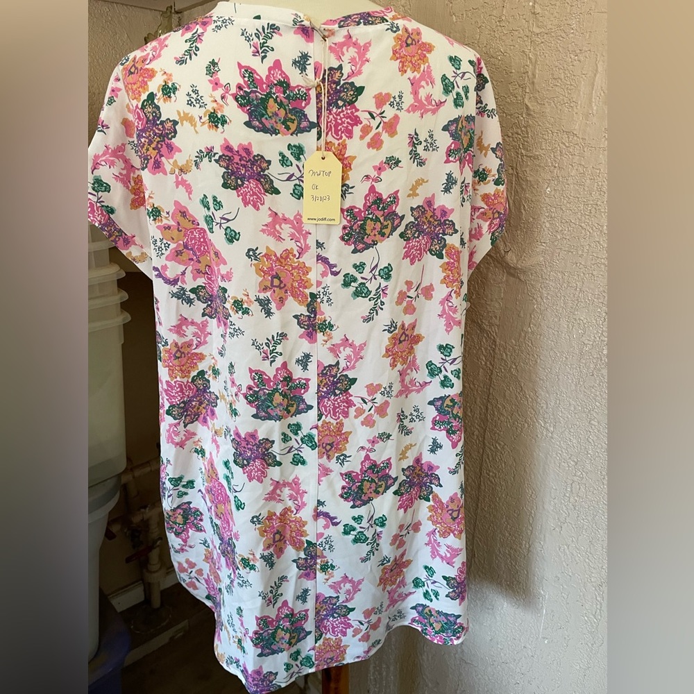 Plus Floral Top - Picture 8 of 8